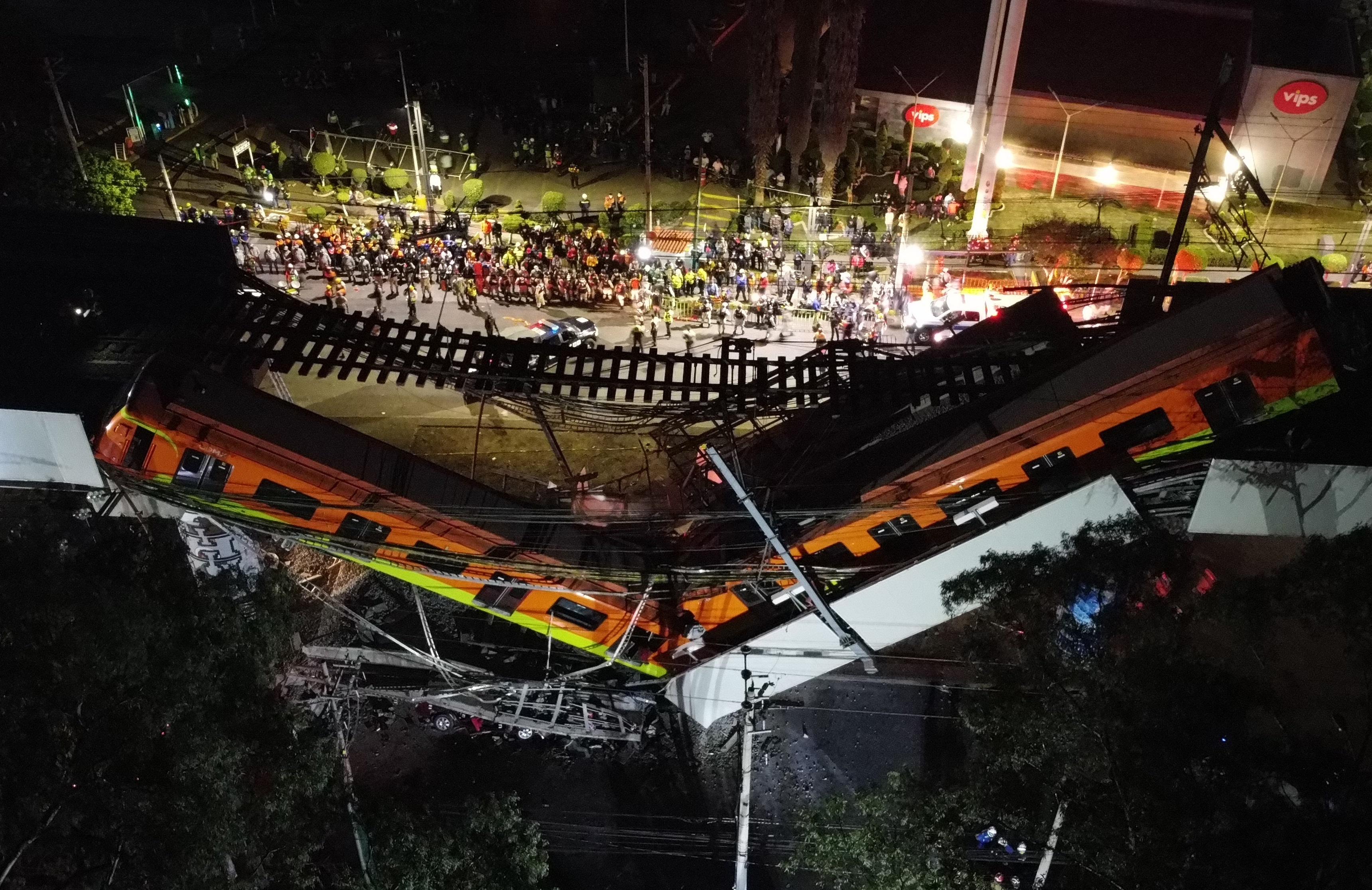 Fotografía de archivo fechada el 3 de mayo de 2021 que muestra el colapso de los vagones del metro de la Línea 12, en Ciudad de México. (Foto Prensa Libre: EFE)