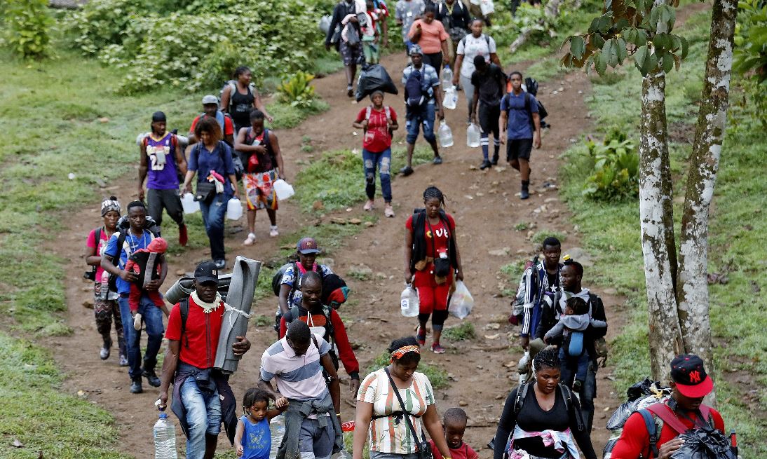 En las últimas semanas muchos haitianos han emprendido su viaje ilegal hacia Estados Unidos. (Foto Prensa Libre: EFE)