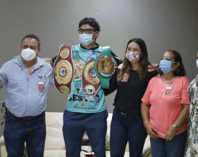Léster Martínez retorna al país lleno de ilusión, después retener el título latinoamericano