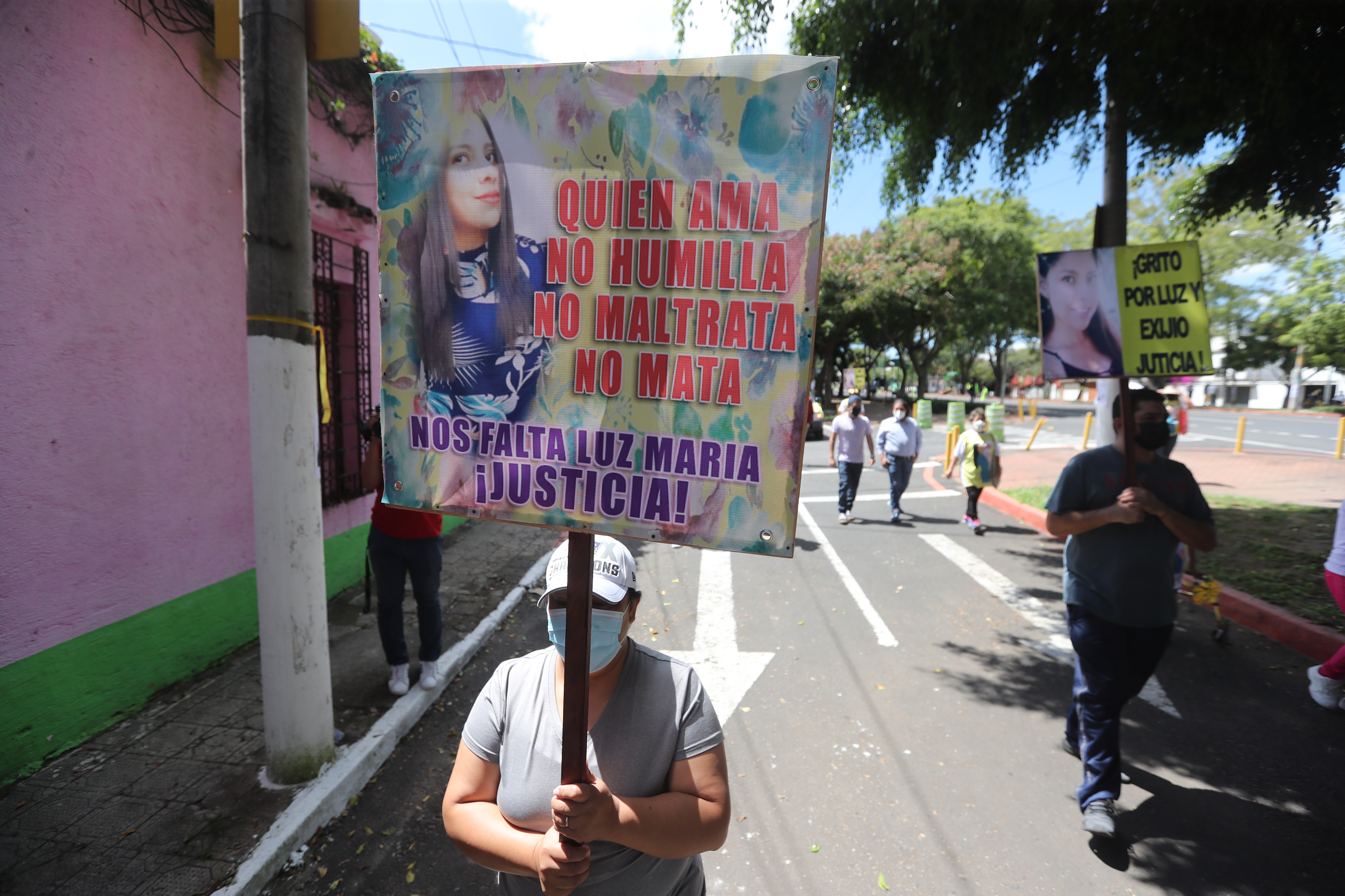 Familiares, amigos e integrantes de organizaciones realizaron una marcha en 2021 para exigir justicia por la muerte de Luz Maria. (Foto: Prensa Libre Hemeroteca)
