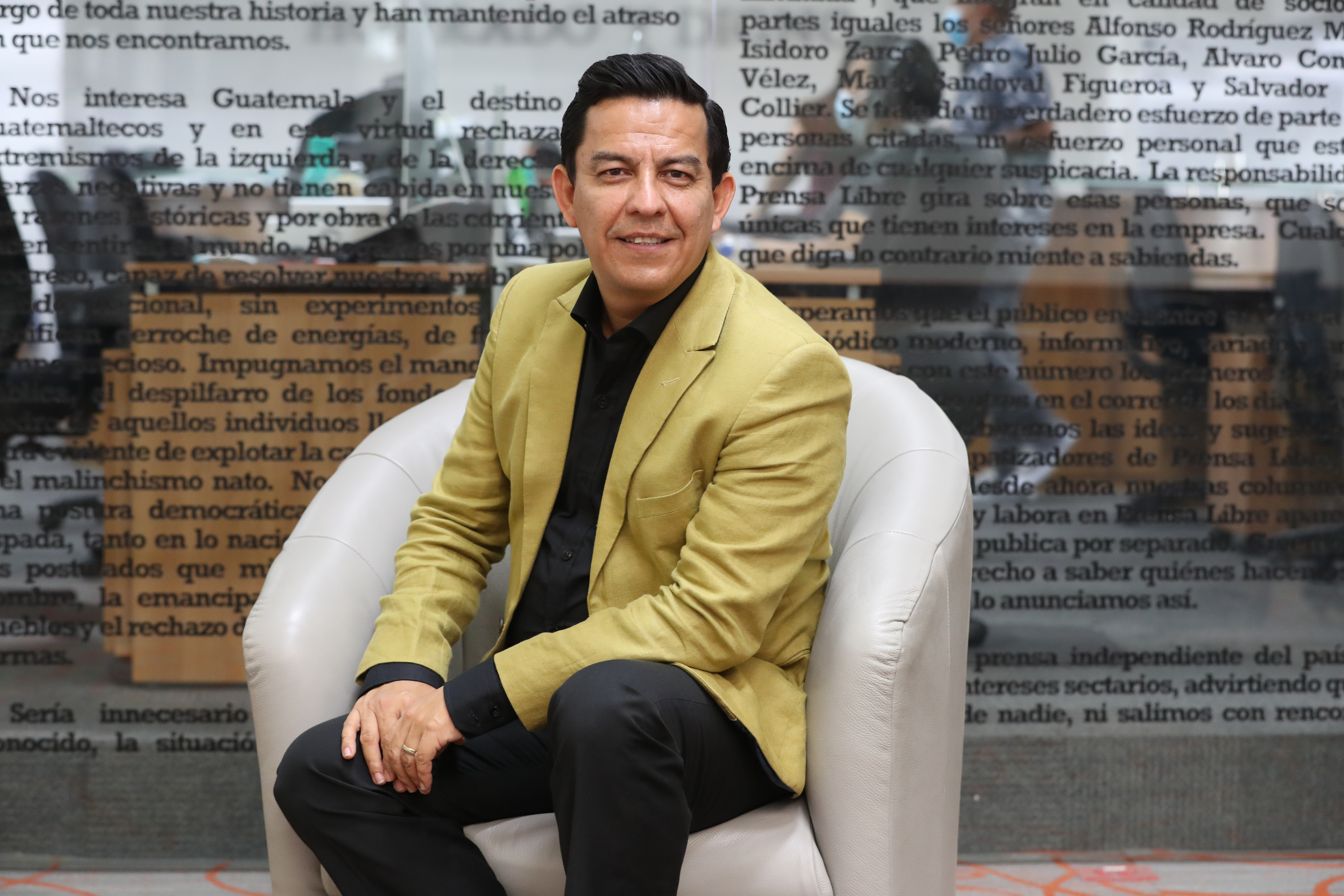 El cantautor Aroddy Espinales, originario de Chiquimula es noninado a los Latin Grammy 2021 en la categoría de Mejor Álbum Cristiano en español.  Aquí en las instalaciones de Prensa Libre.
(Foto Prensa Libre: María Reneé Barrientos Gaytan).