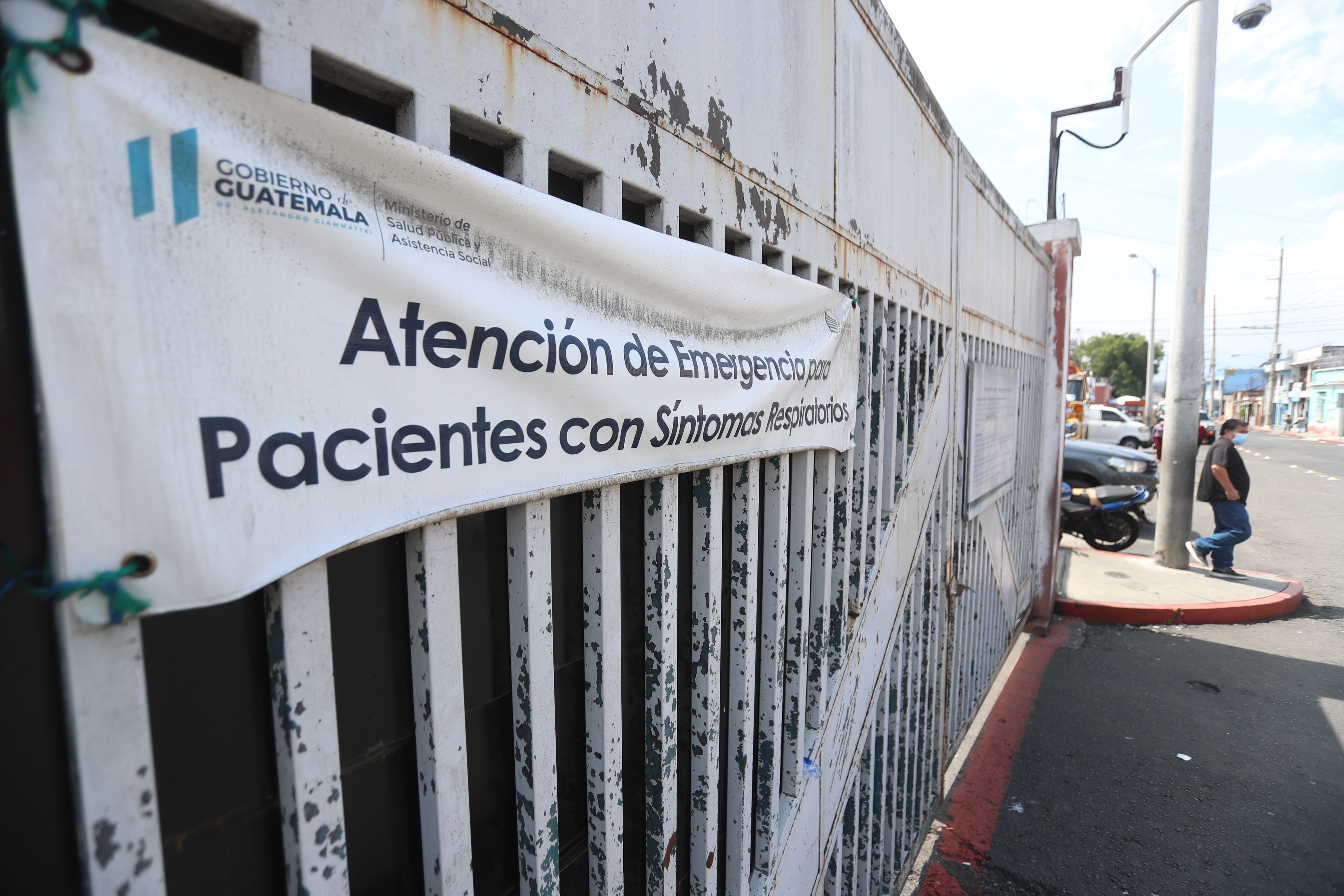 HISOPADOS COVID. Se realiz un recorrido para verificar si los guatemaltecos se estn realizando o no la prueba para detectar la Covid-19. En la imagen, rea de hisopados en el Hospital General San Juan De Dios. Juan Diego Gonzlez. 271021
