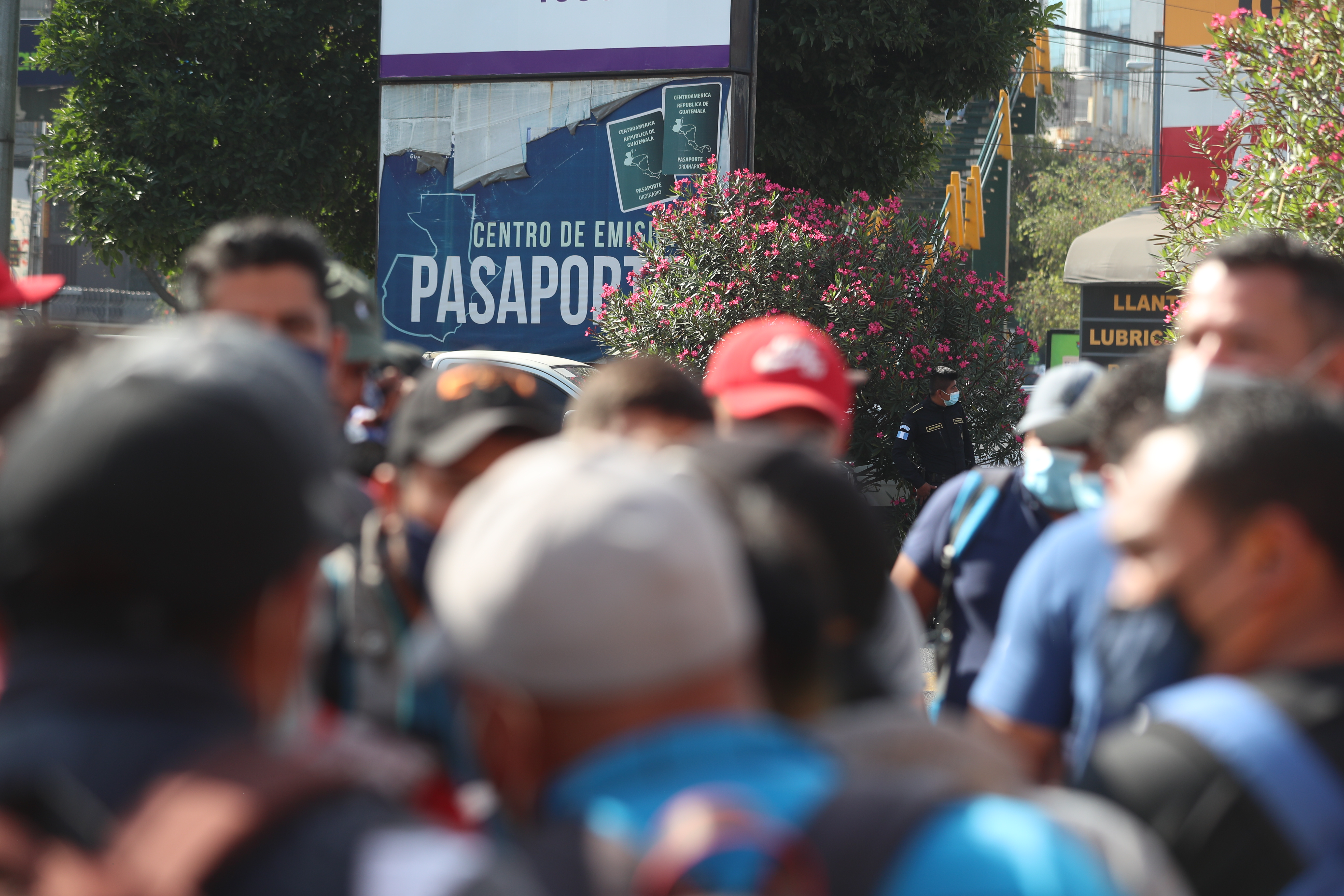 La emisión de pasaportes ha sido lenta en los últimos meses a causa de la programación de citas. (Foto Prensa Libre: Juan Diego González) 