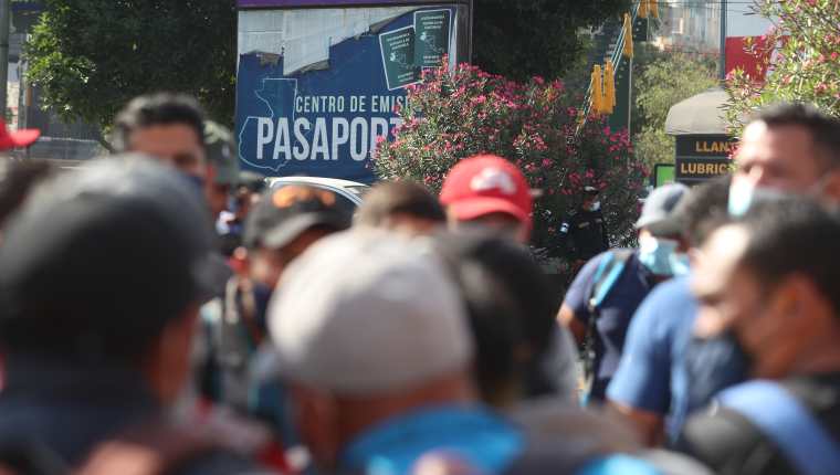 La emisión de pasaportes ha sido lenta en los últimos meses a causa de la programación de citas. (Foto Prensa Libre: Juan Diego González) 