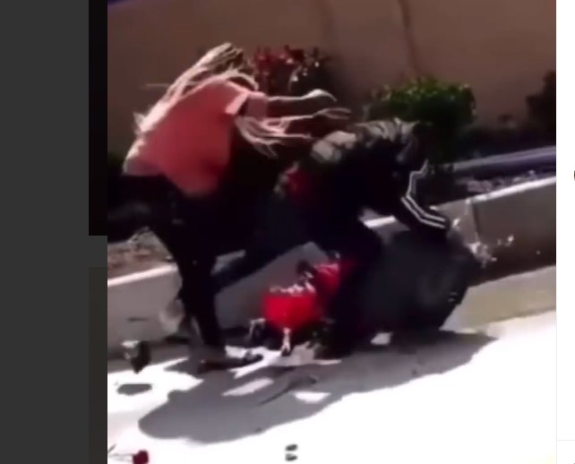 Guatemalteco ayuda a vendedores ambulantes en Los Ángeles víctimas de robo y agresiones de parte de otras personas. (Foto Prensa Libre: Instagram) 