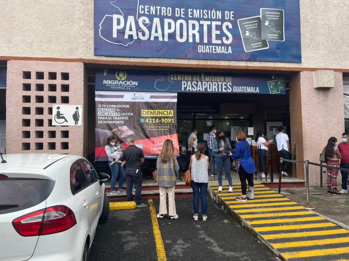 Mercado negro en citas de Migración: investigan denuncias por cobros ilegales en trámite de pasaportes