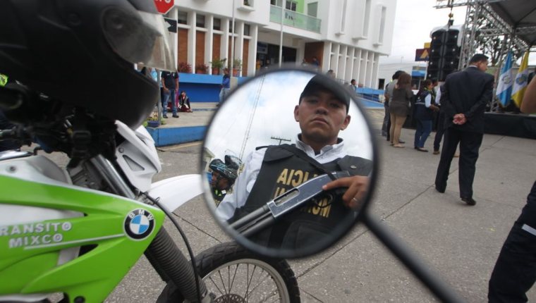 Distintas municipalidades han creado policías municipales para realizar patrullajes. (Foto Prensa Libre: Hemeroteca PL)