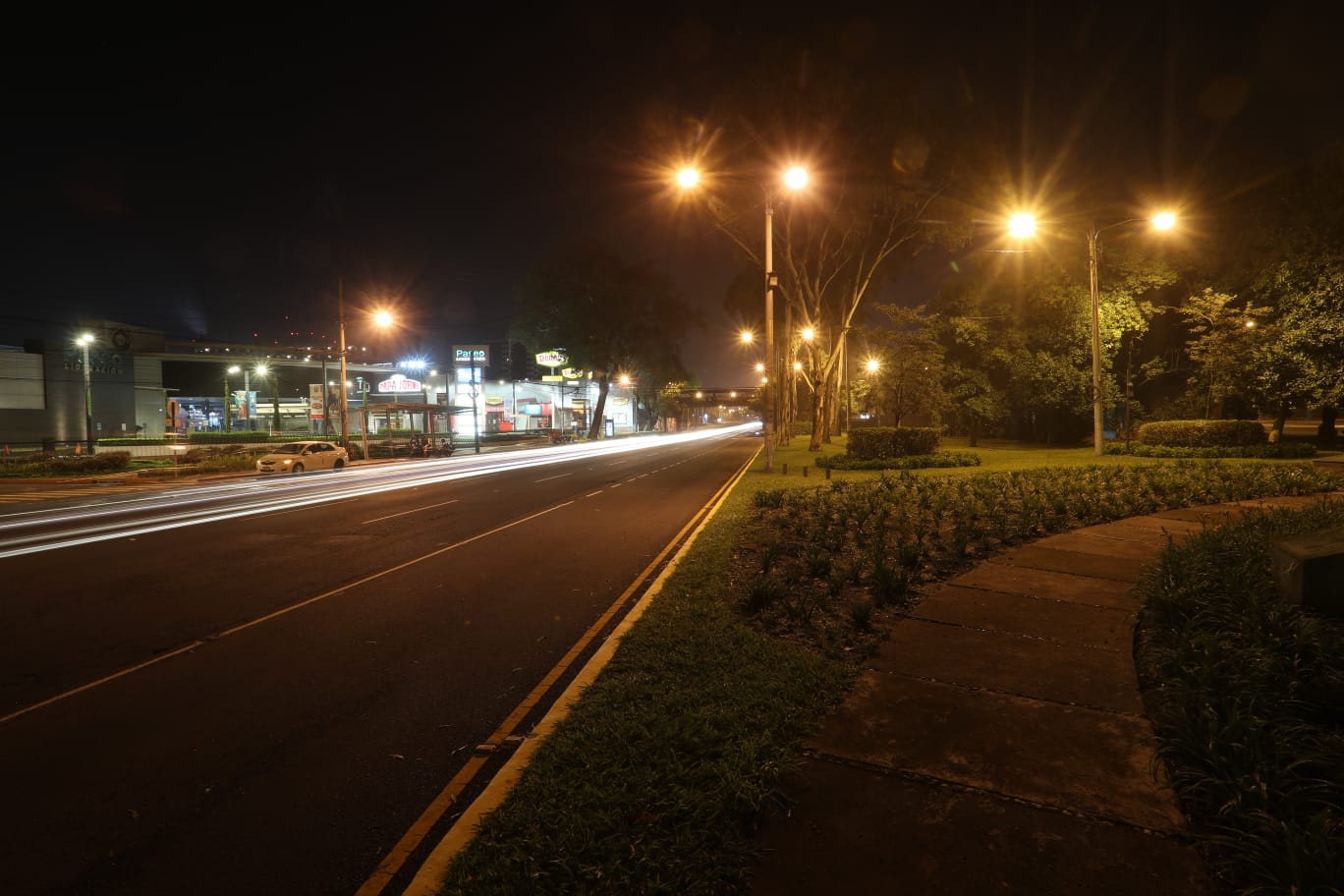 A principio de septiembre el Ejecutivo implementó un toque de queda para evitar contagios, pero el Congreso no aprobó. (Foto Prensa Libre: Hemeroteca)  