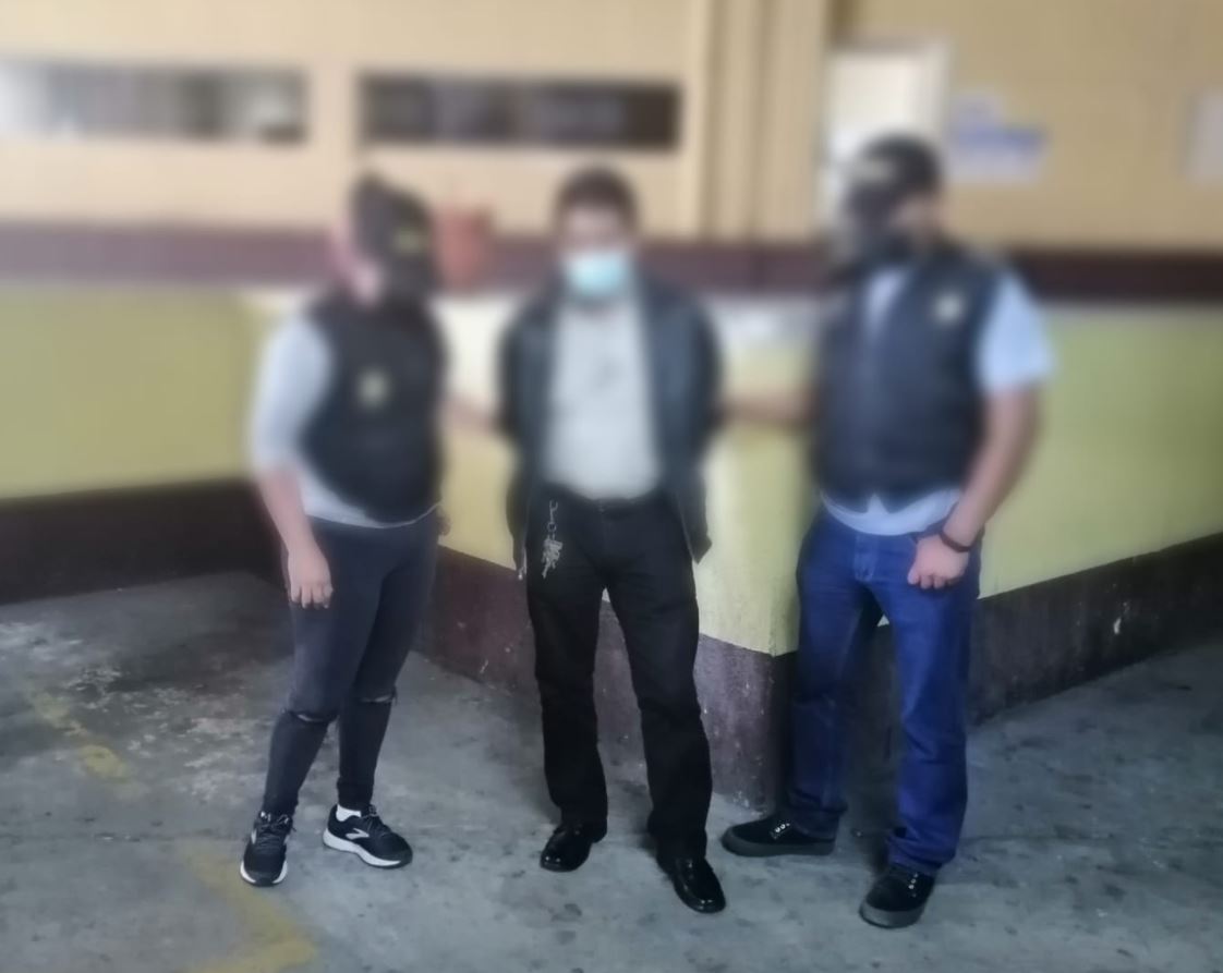 Enrique Méndez Gerónimo, agente de la PNC, fue ligado a proceso por agresión sexual agravación de la pena, actividades sexuales remuneradas con personas menores de edad e incumplimiento de deberes. (Foto Prensa Libre: MP)