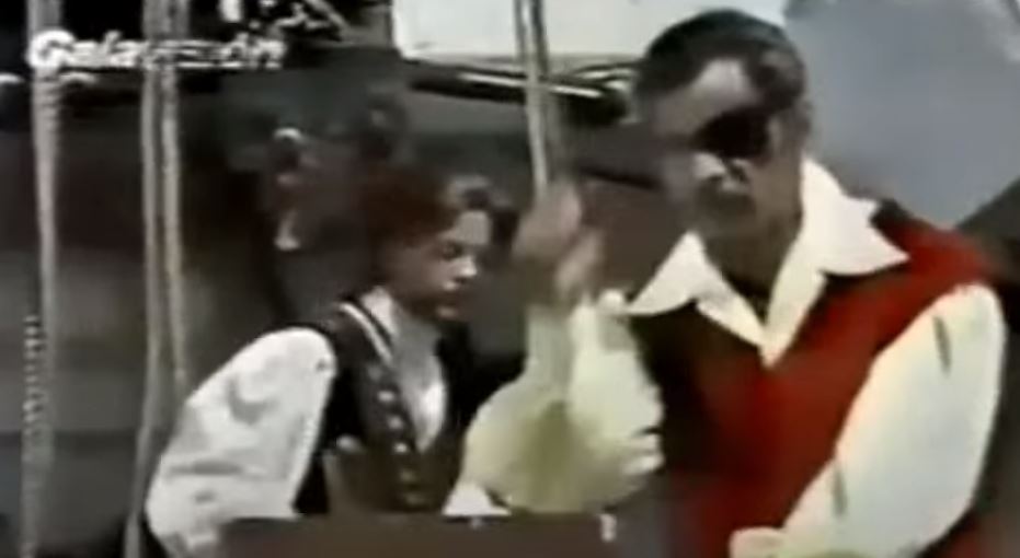 Luis Miguel actúa junto a Ramón Valdez, en la década de 1980. (Captura de YouTube)
