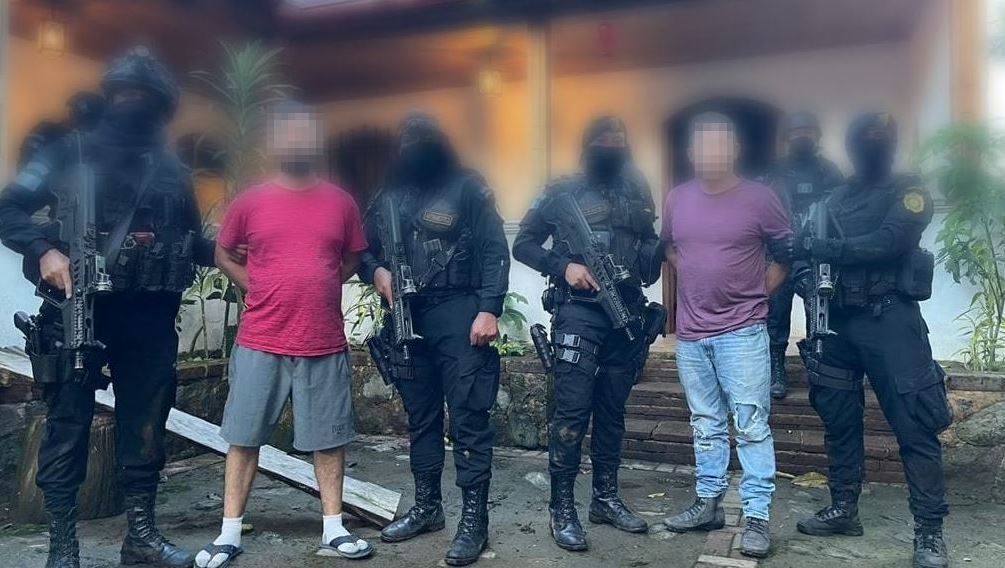 Luis Ángel Meoño Sánchez y Jorge Arturo Meoño Sánchez, fueron capturados en aldea El Naranjo, San Rafael Pie de la Cuesta, San Marcos, vinculados al narcotráfico. (Foto Prensa Libre: MP)
