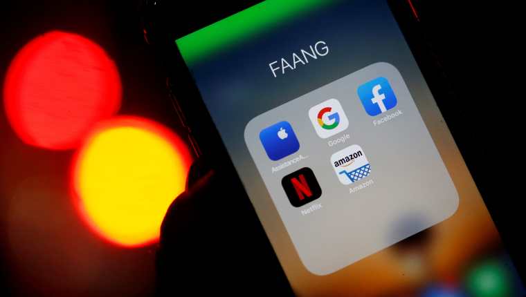 Los logotipos de las aplicaciones móviles, Google, Amazon, Facebook, Apple y Netflix, se muestran en una pantalla en esta ilustración tomada el 3 de diciembre de 2019. (Foto Prensa Libre: Reuters)