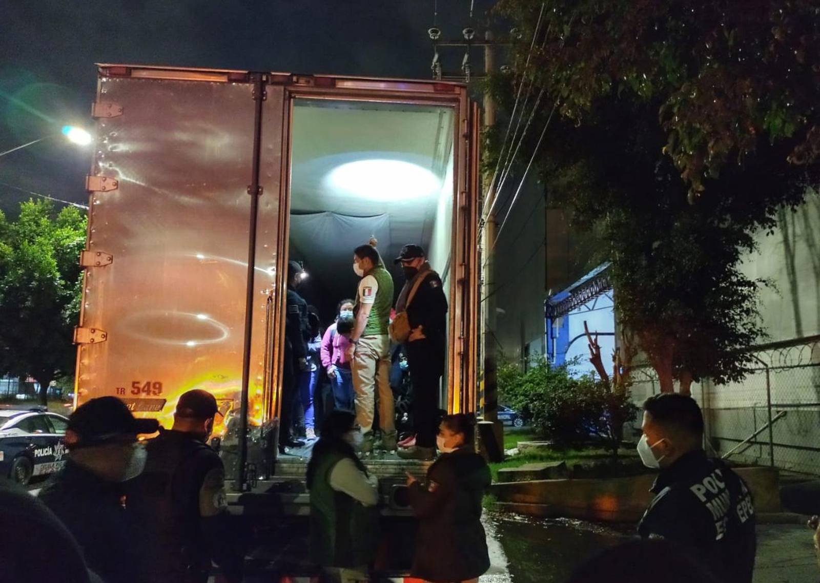 Más de 70 migrantes guatemaltecos fueron localizados dentro del contenedor de un camión, en México. (Foto Prensa Libre: https://www.elfinanciero.com.mx)