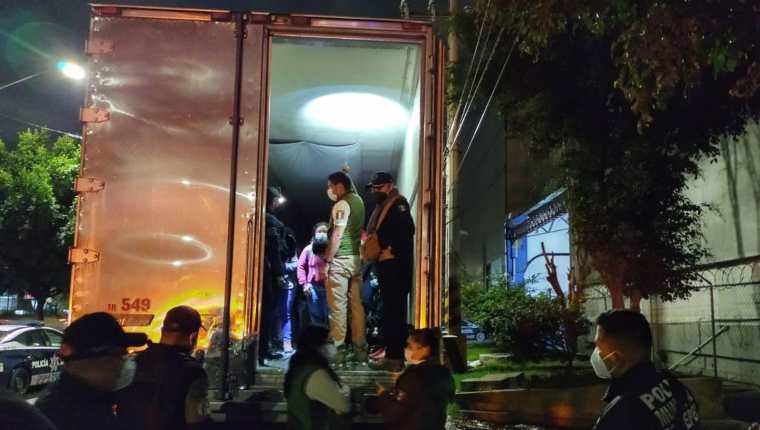 Más de 70 migrantes guatemaltecos fueron localizados dentro del contenedor de un camión, en México. (Foto Prensa Libre: https://www.elfinanciero.com.mx)
