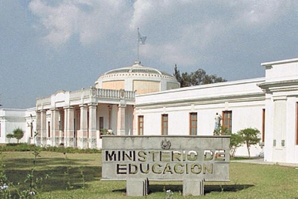 Sede central del Ministerio de Educación en la capital. (Foto Prensa Libre: Hemeroteca PL)