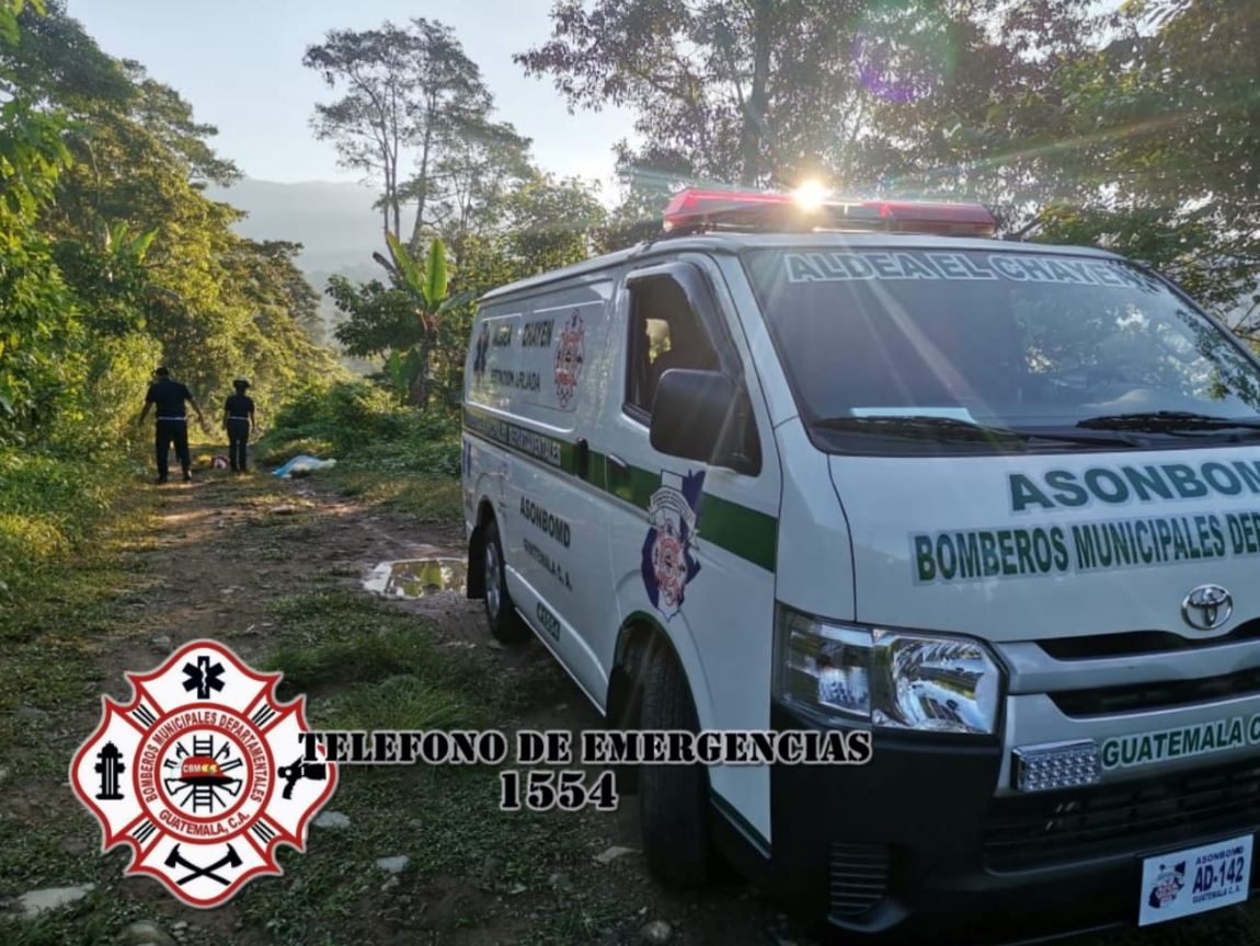 Hombre con señales de violencia es localizado muerto en aldea Chayen, San Rafael Pie de La Cuesta, San Marcos. (Foto Prensa Libre: Bomberos Municipales Departamentales)