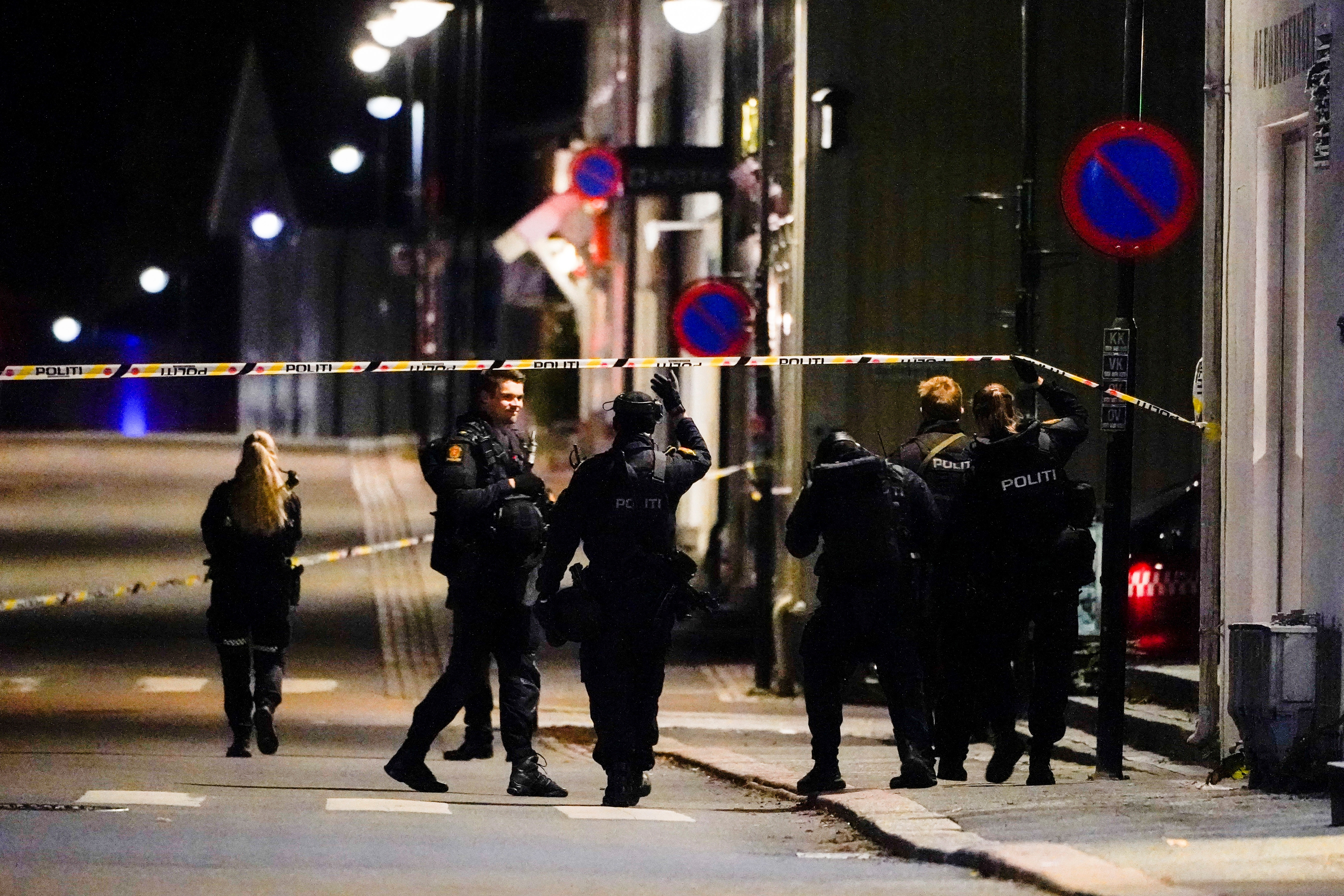 Varias personas resultaron heridas y algunas murieron en un ataque con un arma, se supone que es un arco y flechas. El autor fue arrestado y la policía en Noruega. (Foto Prensa Libre: EFE)