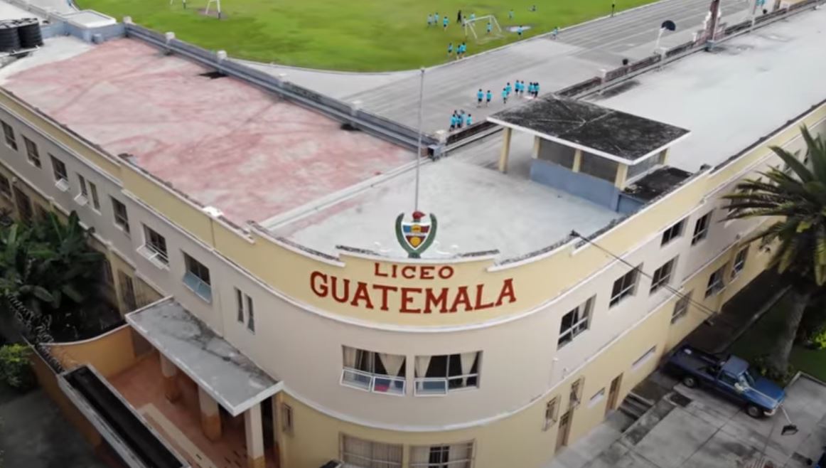 Liceo Guatemala retira publicación de felicitación a graduandos 2021. (Foto Prensa Libre: Youtube) 