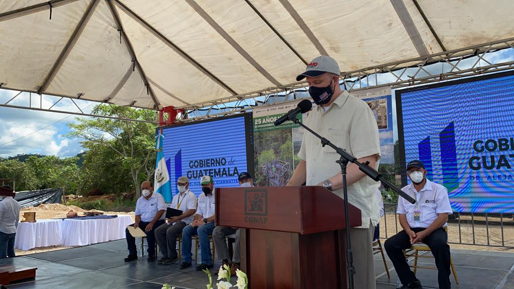 William Popp, embajador de EE. UU. en Guatemala, durante su visita reciente a Petén. (Foto: Embajada de Estados Unidos)