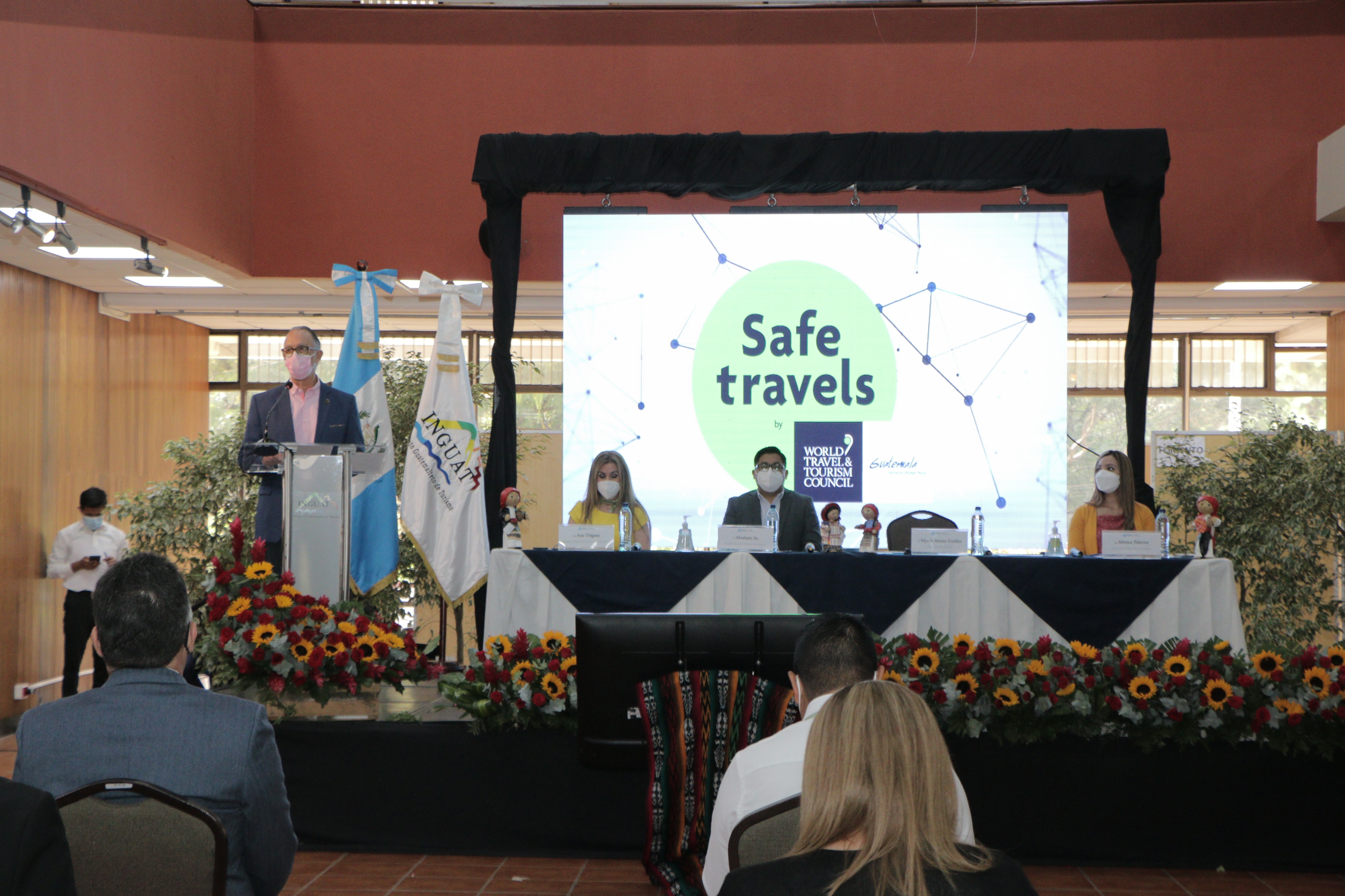 Los establecimientos de servicio turístico y restaurantes pueden prepararse para obtener los Sellos de Bioseguridad y Safe Travel sobre buenas prácticas para evitar contagios por coronavirus. (Foto, Prensa Libre: Inguat).