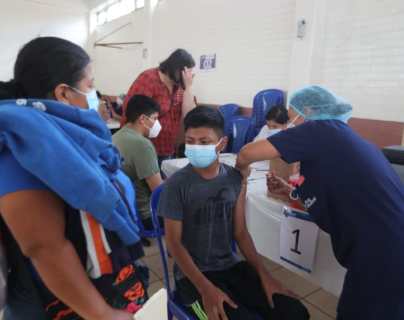 Vacunación para niños de 6 a 11 años en Guatemala podría comenzar la otra semana, según ministro Coma, pero explica de qué dependerá