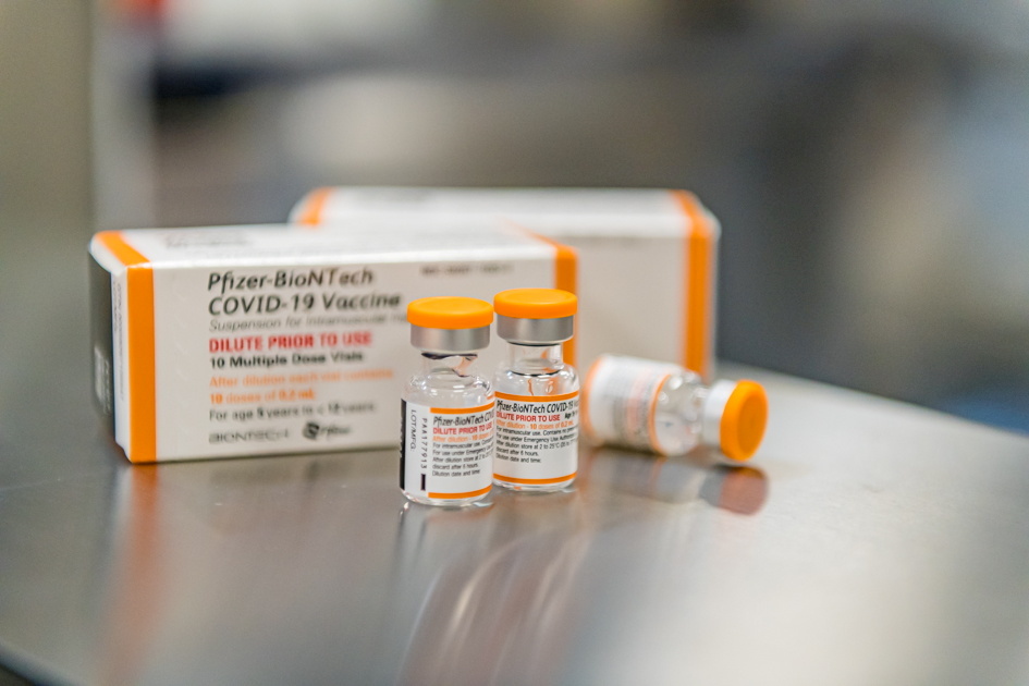 La vacuna Pfizer / BioNTech COVID-19 muestra una eficacia del 90.7% en un ensayo en niños. (Foto Prensa Libre: Reuters)
