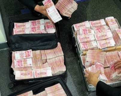 Insólito: millonario chino retira del banco su dinero en efectivo porque le pidieron que usara correctamente la mascarilla
