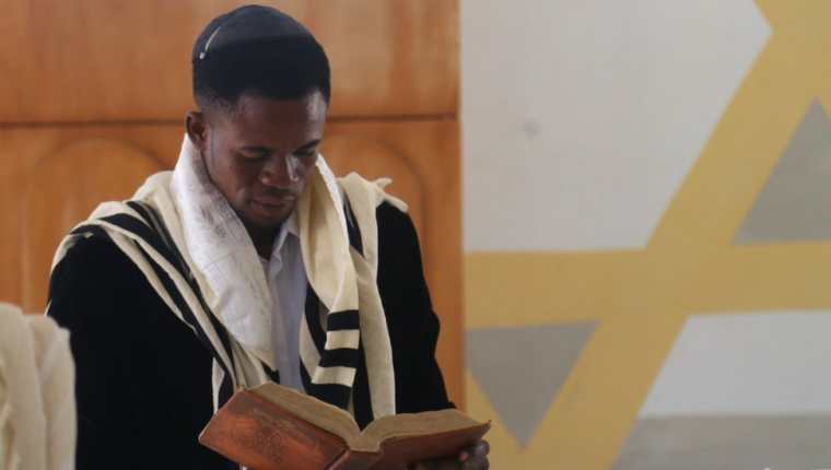 Shlomo Ben Yaakov se quiere convertir en el primer rabino nigeriano.
