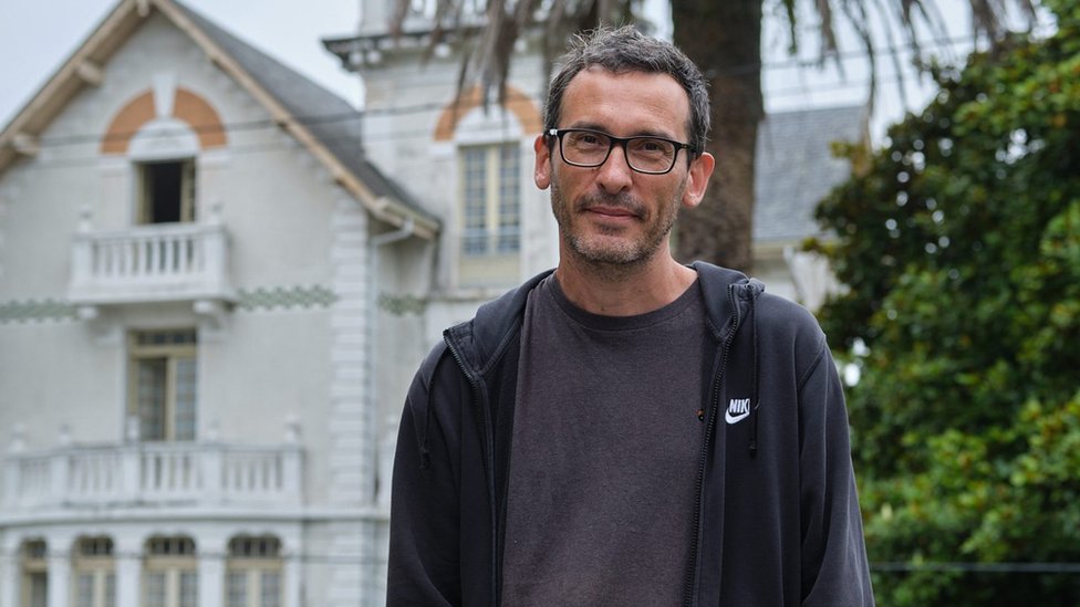 César Rendueles es un filósofo y sociólogo español. Es profesor en la Universidad Complutense de Madrid, España.