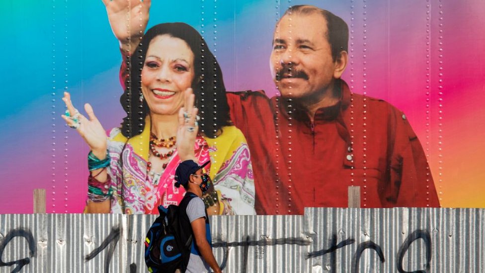 Rosario Murillo, videpresidenta de Nicaragua y el presidente del país, Daniel Ortega en un afiche de campaña. (Foto Prensa Libre:)
