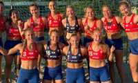 La selección noruega femenina de balonmano de playa que fue multada por no utilizar la parte baja del bikini como lo exigía el reglamento.