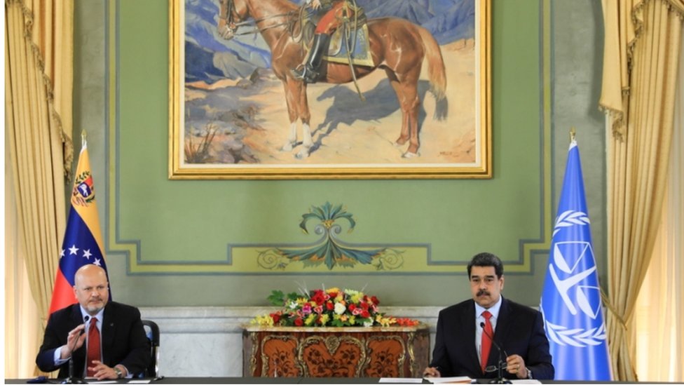 El fiscal Karim Khan hizo el anuncio en presencia de Maduro.