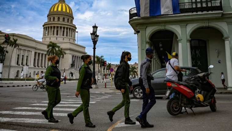 Una amplia presencia policial se reportó en la capital y varias provincias de Cuba. AFP