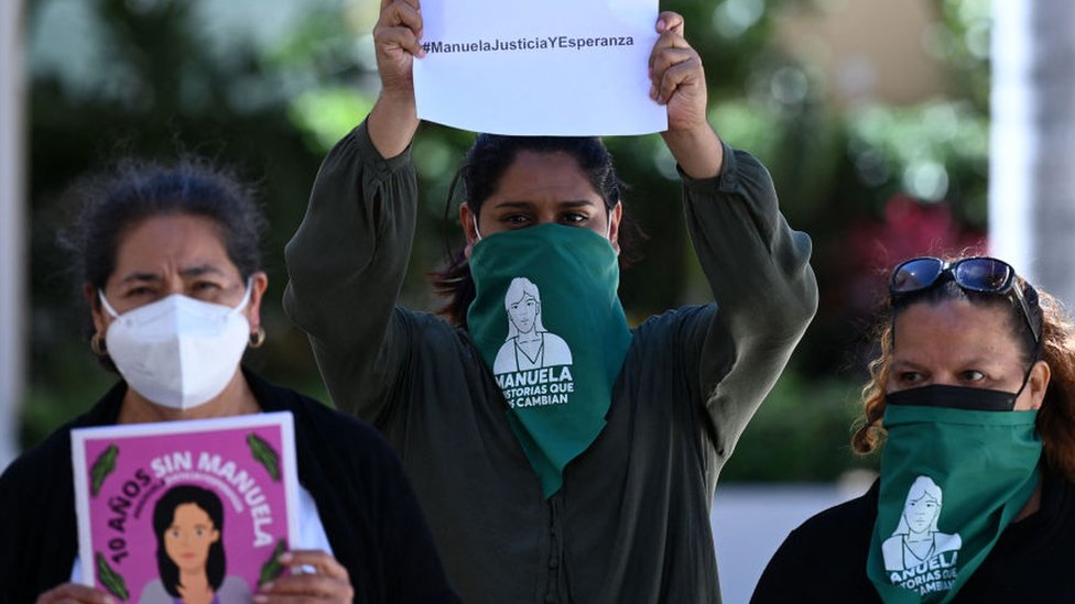 Aborto en El Salvador: CorteIDH condena al Estado por el caso de Manuela, una mujer criminalizada tras sufrir una emergencia obstétrica
