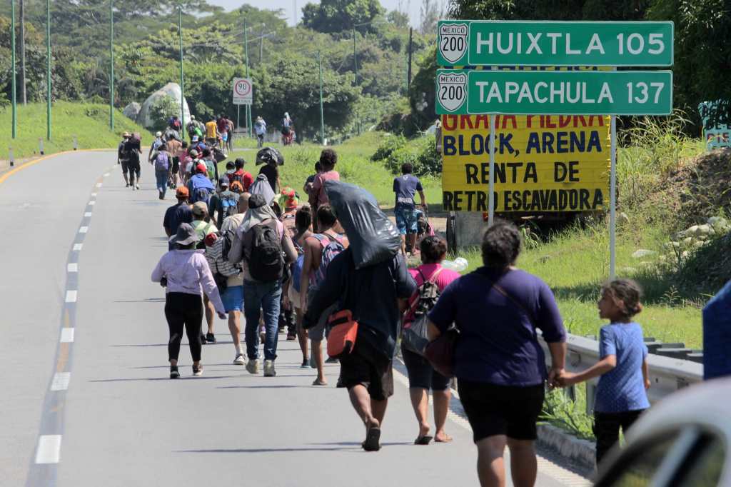 Crisis migratoria: caravana avanza en el sur de México con notable cansancio