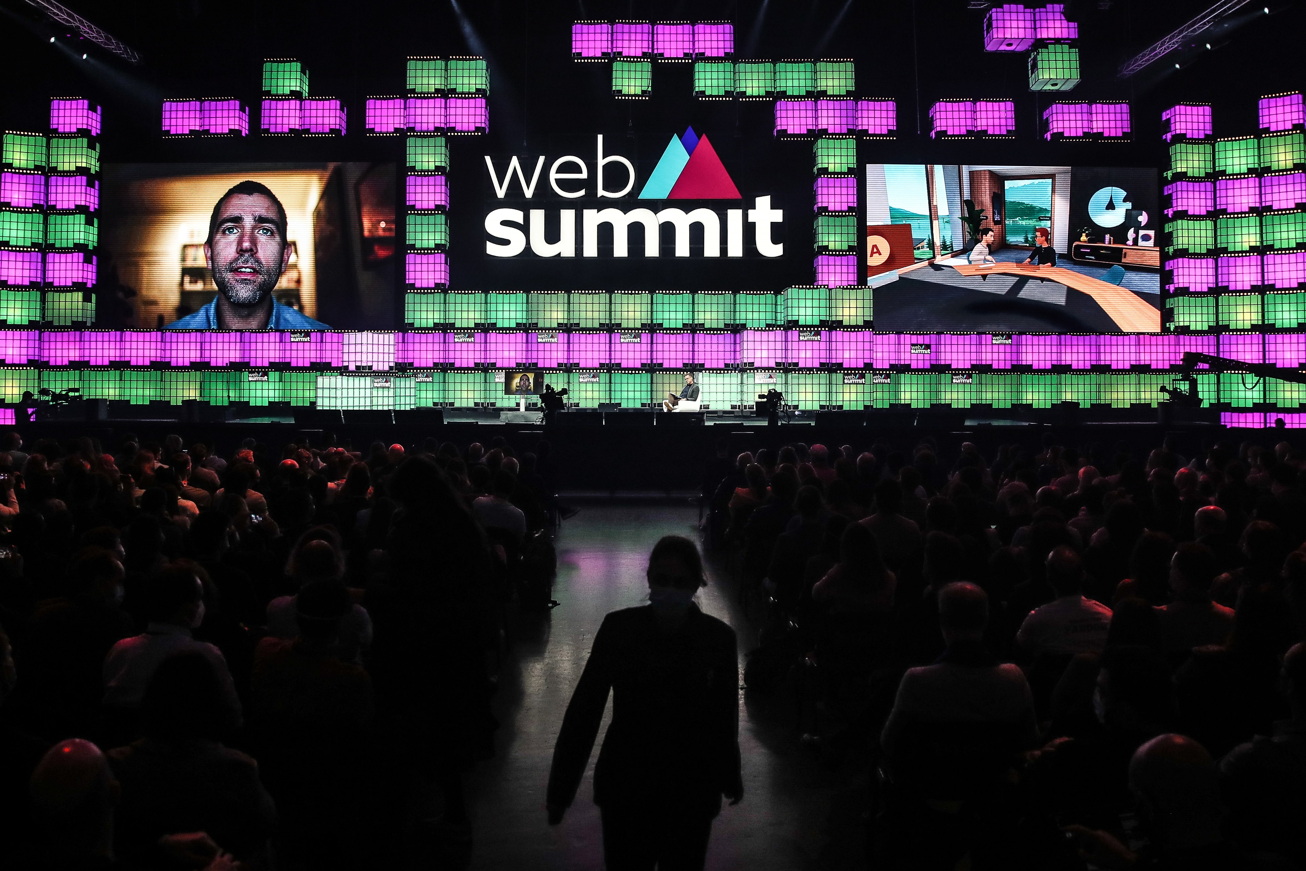 -FOTODELDÍA- LISBOA, 03/11/2021.- El jefe de Producto de Meta (Facebook), Chris Cox, participa telemáticamente para hablar sobre el metaverso durante el tercer día del Web Summit 2021 que se celebra en Lisboa, Portugal, el 3 de noviembre de 2021. Más de 40.000 participantes participan en el Web Summit 2021, considerado el mayor evento de startups y emprendimiento tecnológico del mundo. EFE/Mario Cruz