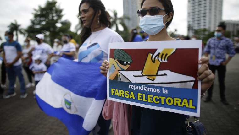Nicaragüenses residentes en Panamá protestan contra elecciones en su país