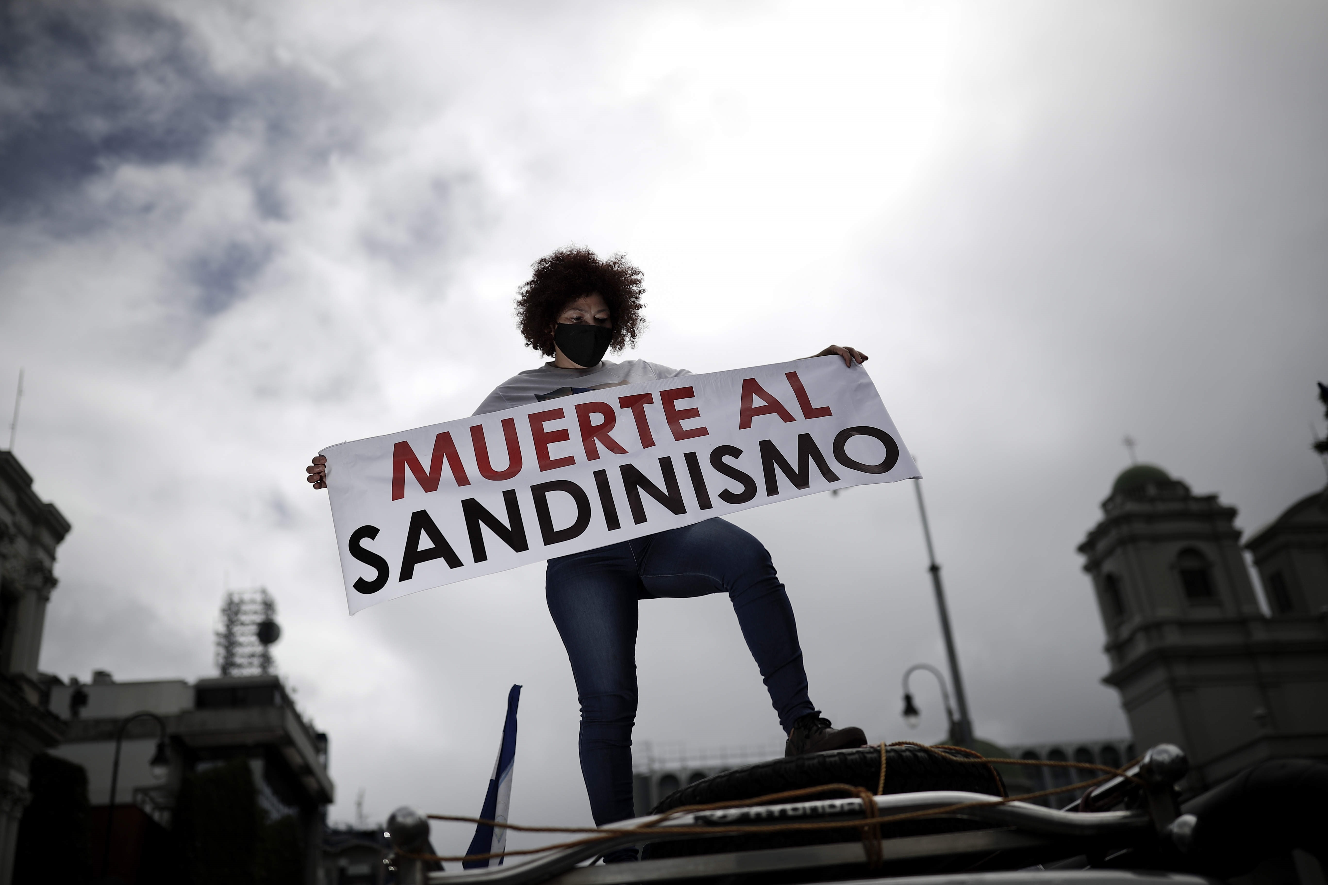 Nicaragüenses protestan contra el "circo y fraude" electoral de Ortega