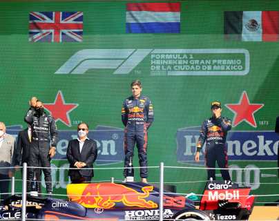 Verstappen gana con autoridad y Hamilton soporta presión de Pérez en GP de México
