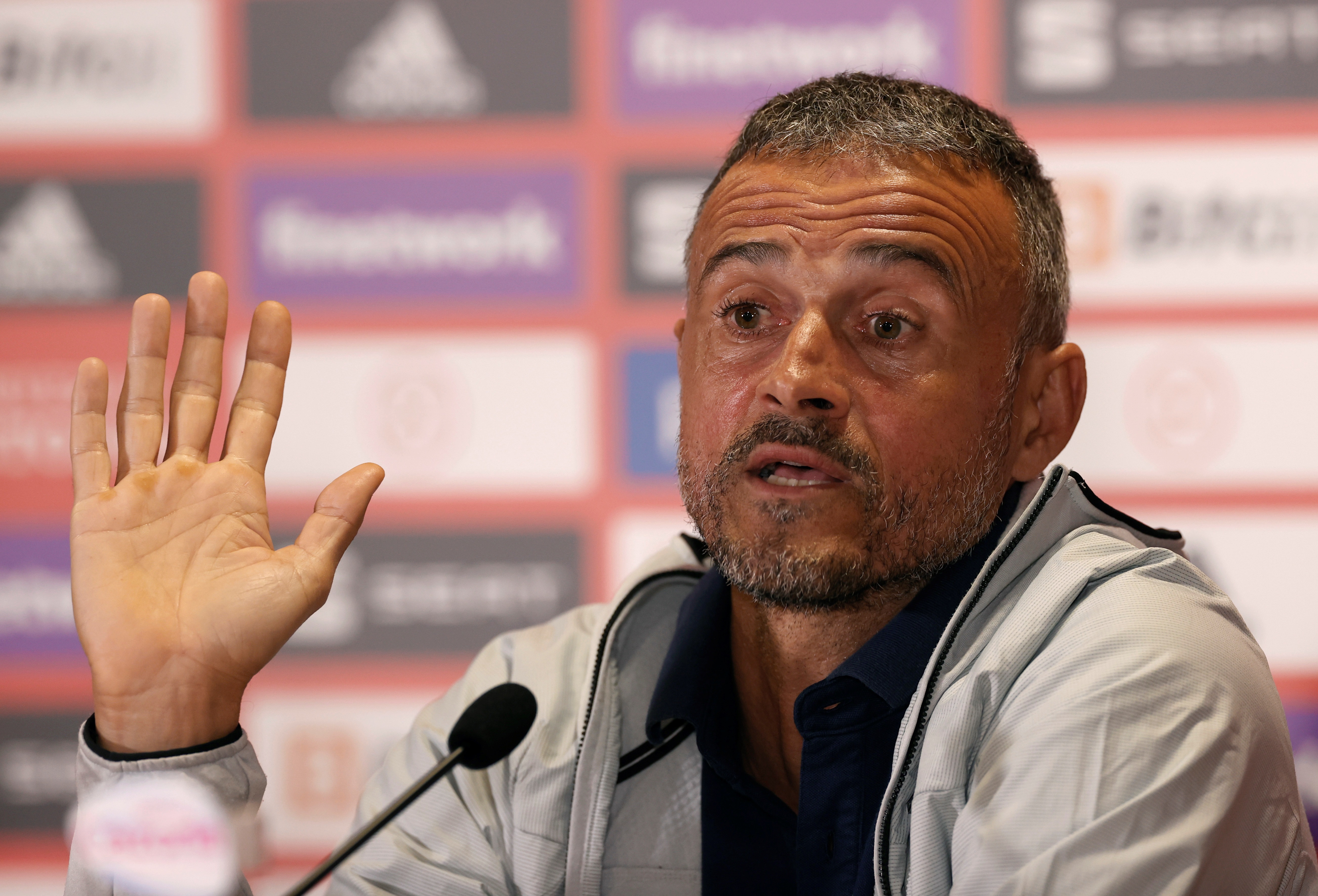 El seleccionador de España, Luis Enrique Martínez, aseguró este sábado en vísperas del partido decisivo contra Suecia para lograr el billete directo al Mundial de Catar, en La Cartuja de Sevilla. (Foto Prensa Libre: EFE)