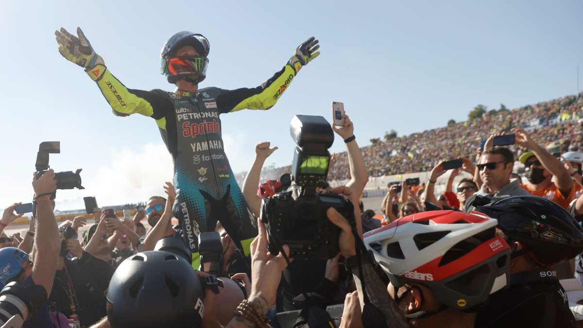 Valentino Rossi pone fin a su carrera en MotoGP en Valencia ¡Emotiva despedida!