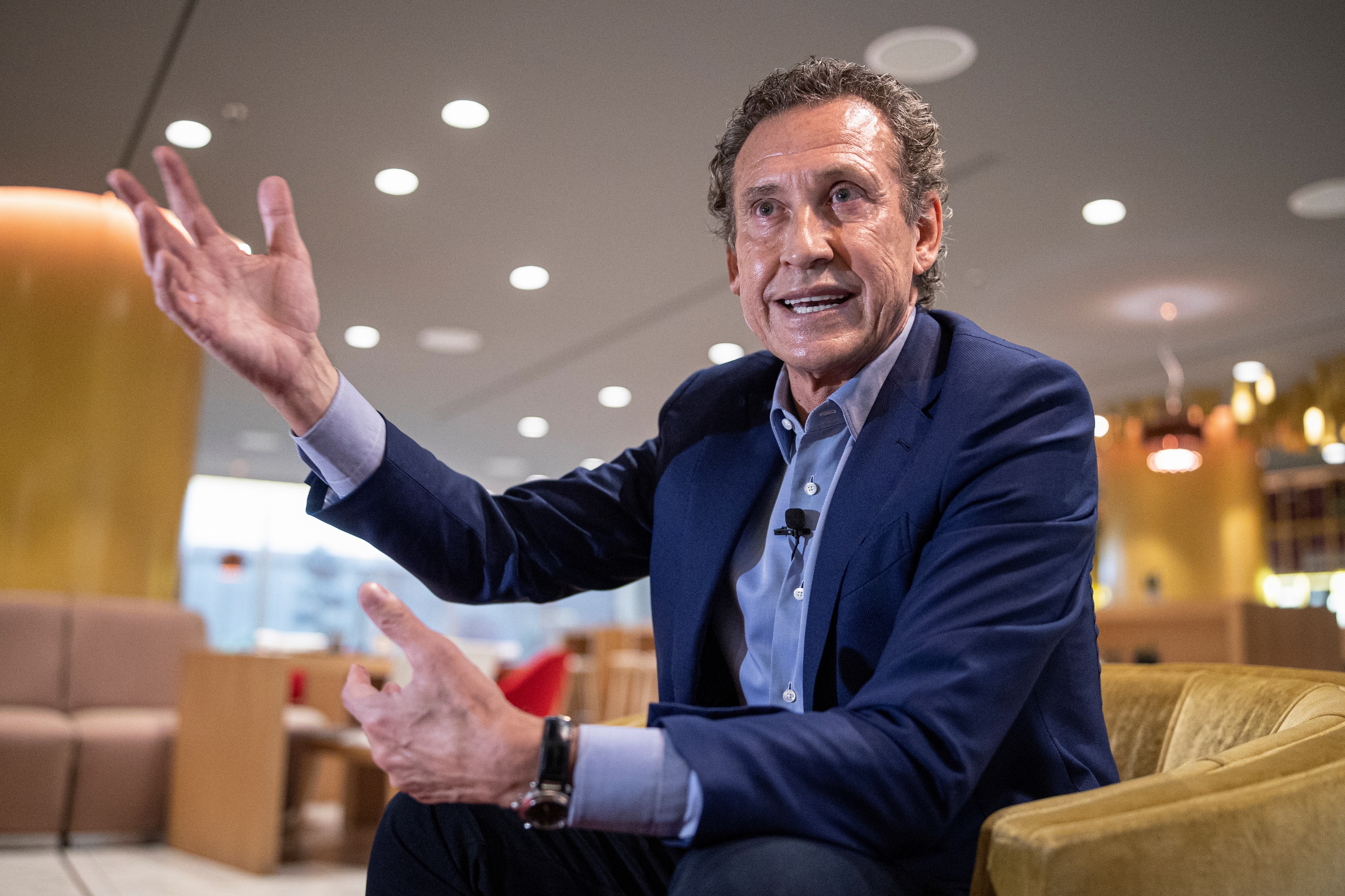 MADRID, 19/11/2021.- El exfutbolista y exentrenador Jorge Valdano analiza en una entrevista con EFE a Xavi Hernández, que debutará este sábado como entrenador del Barcelona en el derbi contra el Espanyol como 