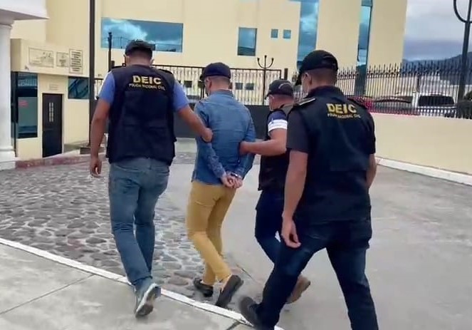 Welser Gilmar Reyes Florián es capturado en Xela señalado de agresión sexual. (Foto Prensa Libre: PNC)