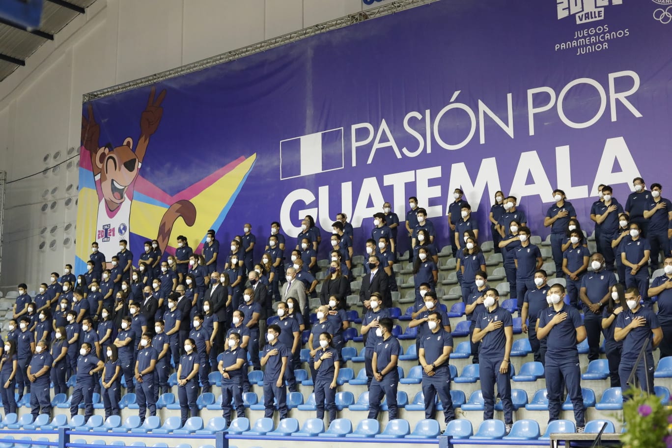 Los atletas guatemaltecos fueron juramentados este miércoles 10 de noviembre en el gimnasio Teodoro Palacios Flores. Foto Prensa Libre: Esbin García.