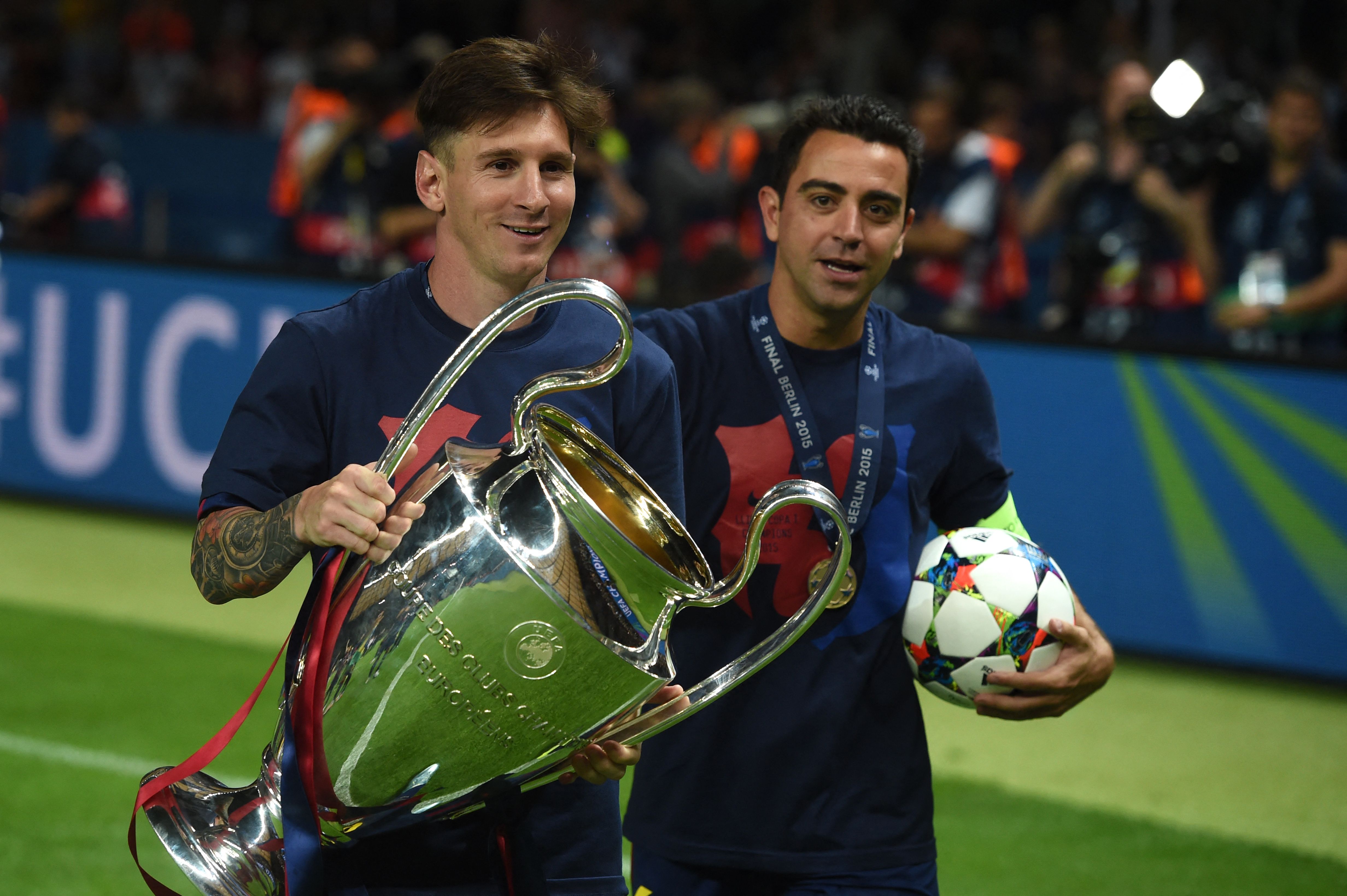 Xavi Hernández y Lionel Messi compartieron muchos años como compañeros en el FC Barcelona(Foto Prensa Libre: AFP)