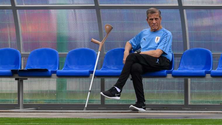 Óscar Tabárez fue cesado del cargo de técnico de la selección de Uruguay después de 15 años en el puesto. Foto Prensa Libre: AFP.