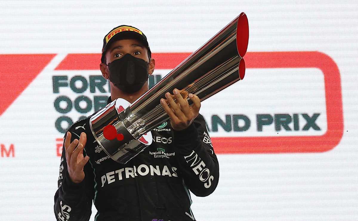 Hamilton gana en Qatar por delante de Verstappen; Alonso firma su podio 98