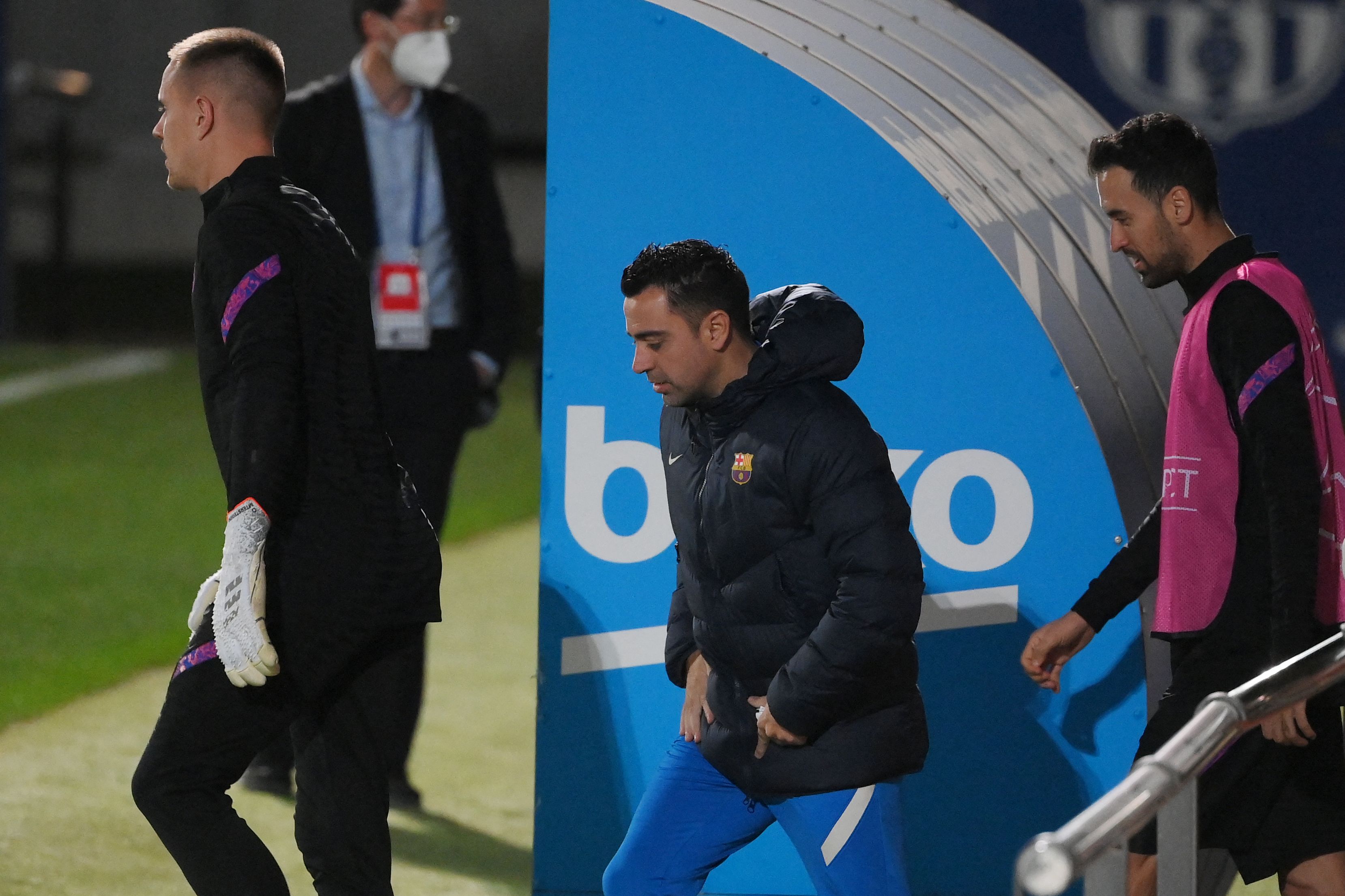 Xavi, entrenador del Barcelona, previo a afrontar el duelo contra el Benfica. (Foto Prensa Libre: AFP)