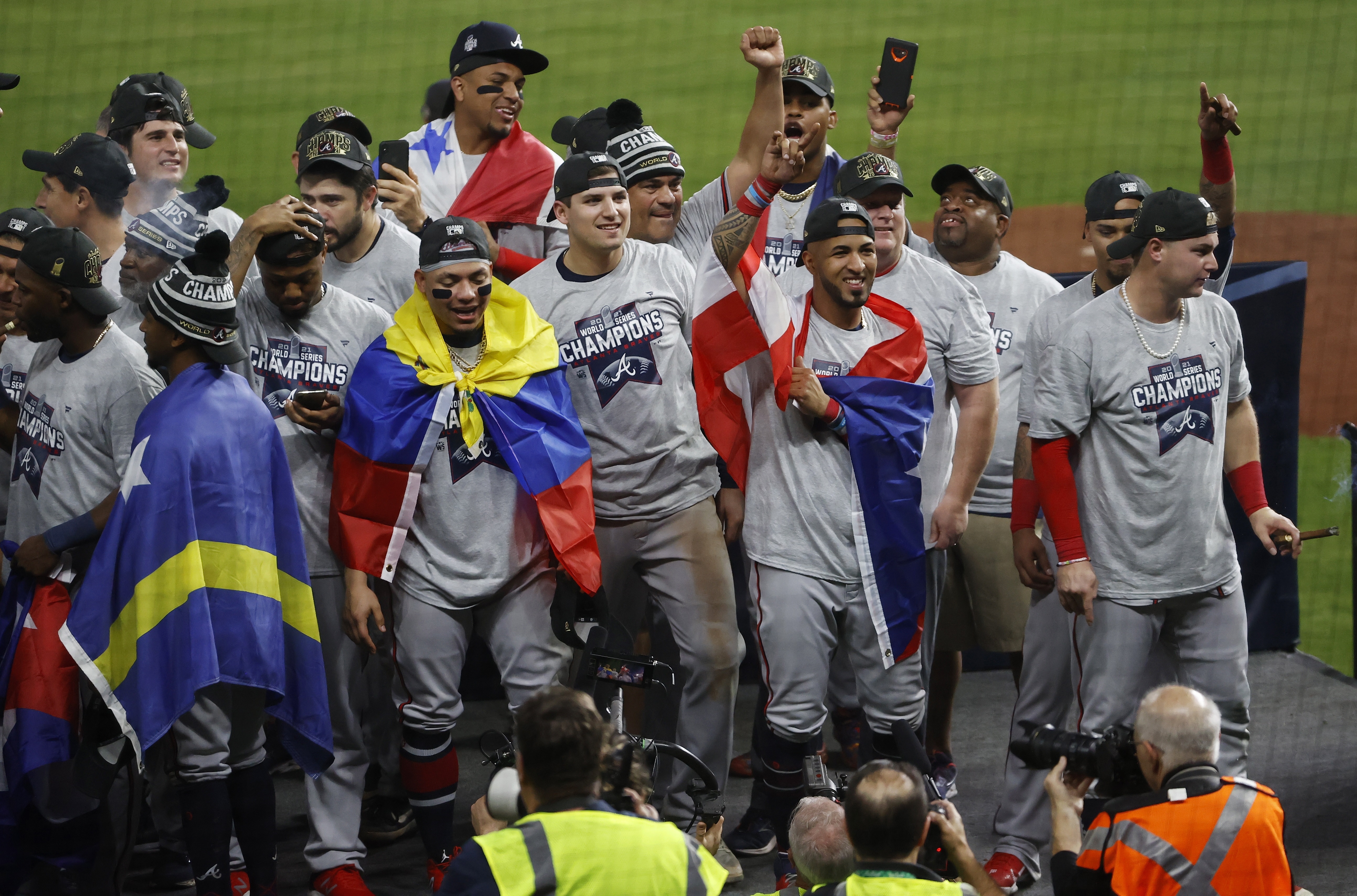 Así festejaron los jugadores de Atlanta tras ganar la Serie Mundial. (Foto Prensa Libre: EFE)