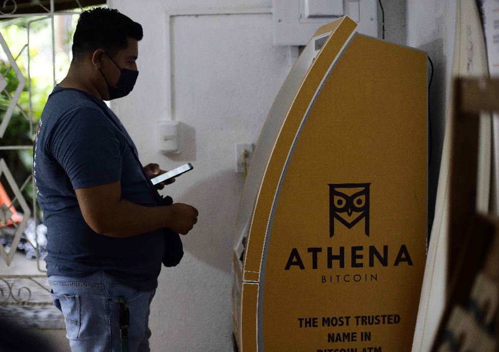 El Salvador implementó el bitcóin como moneda en septiembre pasado, y las calificadoras evalúan ese entorno. (Foto Prensa Libre: Hemeroteca) 